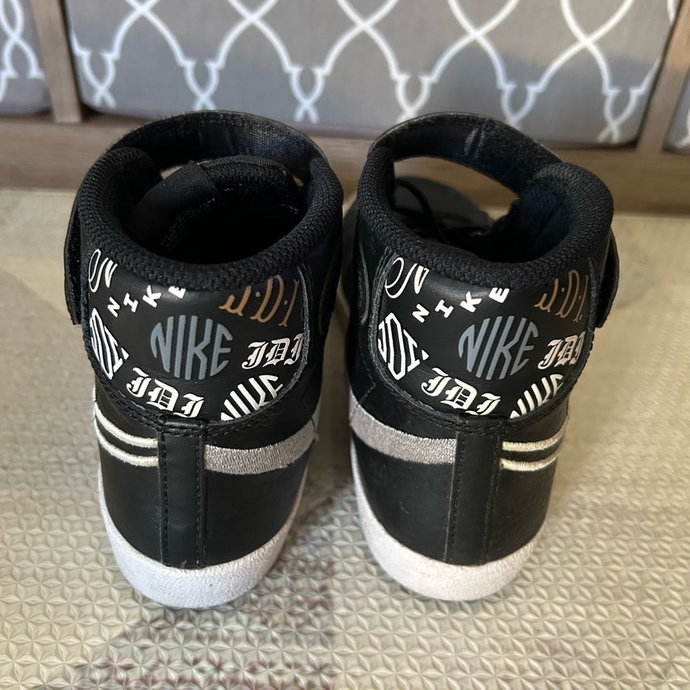 NIKE Blazer Mid ‘77 SE Size 3Y - Picture 6 of 12